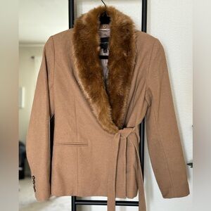 Women’s tan Banana Republic blazer with faux fur